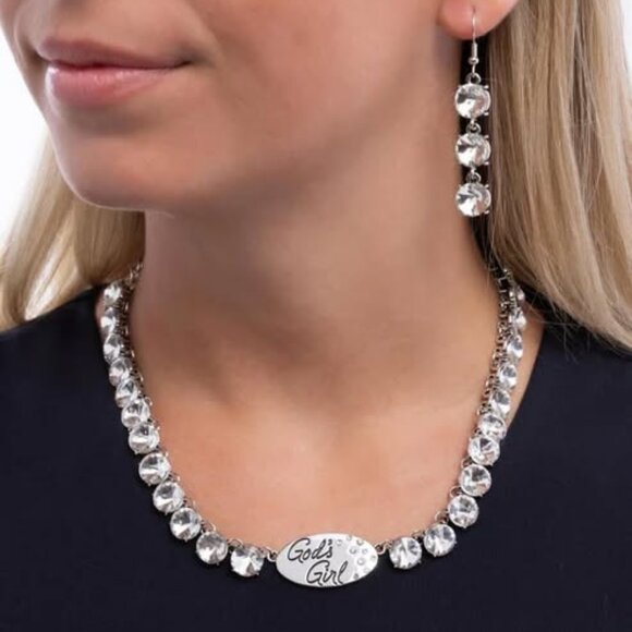 Paparazzi Gods Girl - White Necklace - Picture 1 of 2